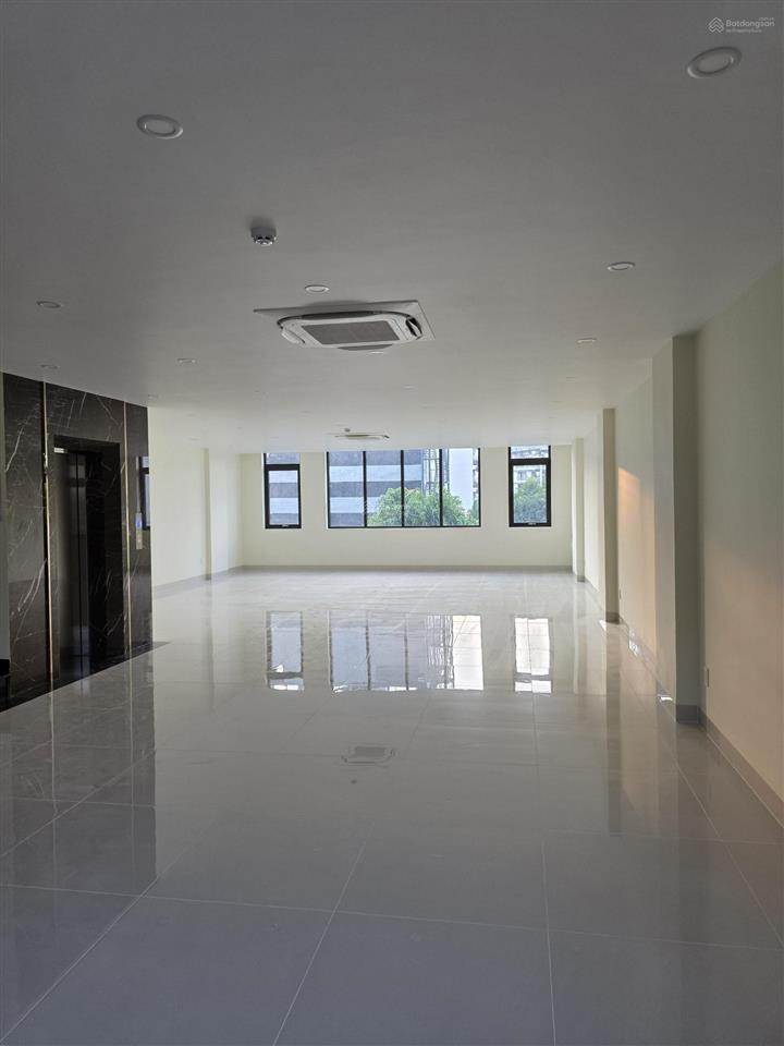 Tòa nhà khu đảo kim cương quận 2 cho thuê.dt 8x20m,hầm 7 tầng, thang máy, máy lạnh, pccc.giá 155tr