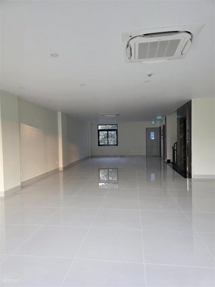 Tòa nhà khu đảo kim cương quận 2 cho thuê.dt 8x20m,hầm 7 tầng, thang máy, máy lạnh, pccc.giá 155tr
