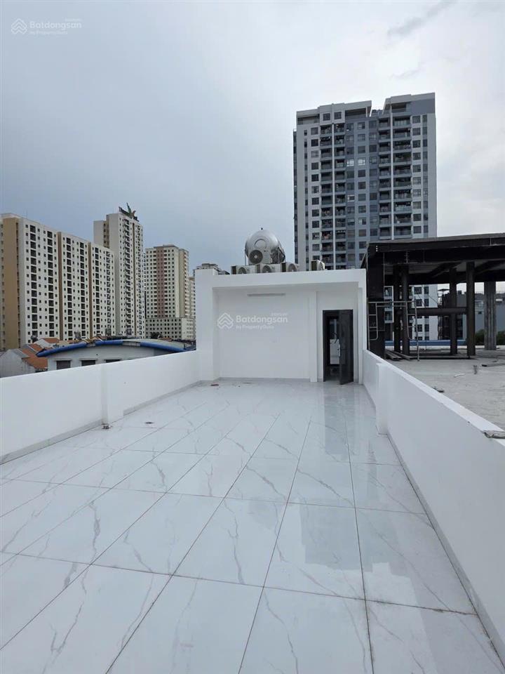 Cho thuê nhà 5x27m, hầm 4 tầng trống, ngay đường lương định của thang máy máy lạnh, pccc giá 90tr