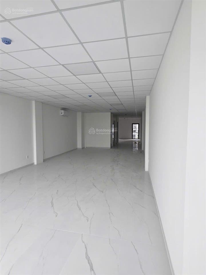 Cho thuê nhà 5x27m, hầm 4 tầng trống, ngay đường lương định của thang máy máy lạnh, pccc giá 90tr