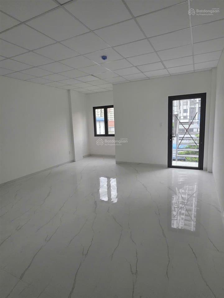 Cho thuê nhà 5x27m, hầm 4 tầng trống, ngay đường lương định của thang máy máy lạnh, pccc giá 90tr