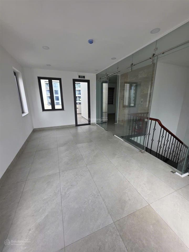 Tòa nhà văn phòng dt 9x21m, hầm 7 tầng cho thuê đường bát nàn, khu đảo kim cương quận 2. giá 150tr