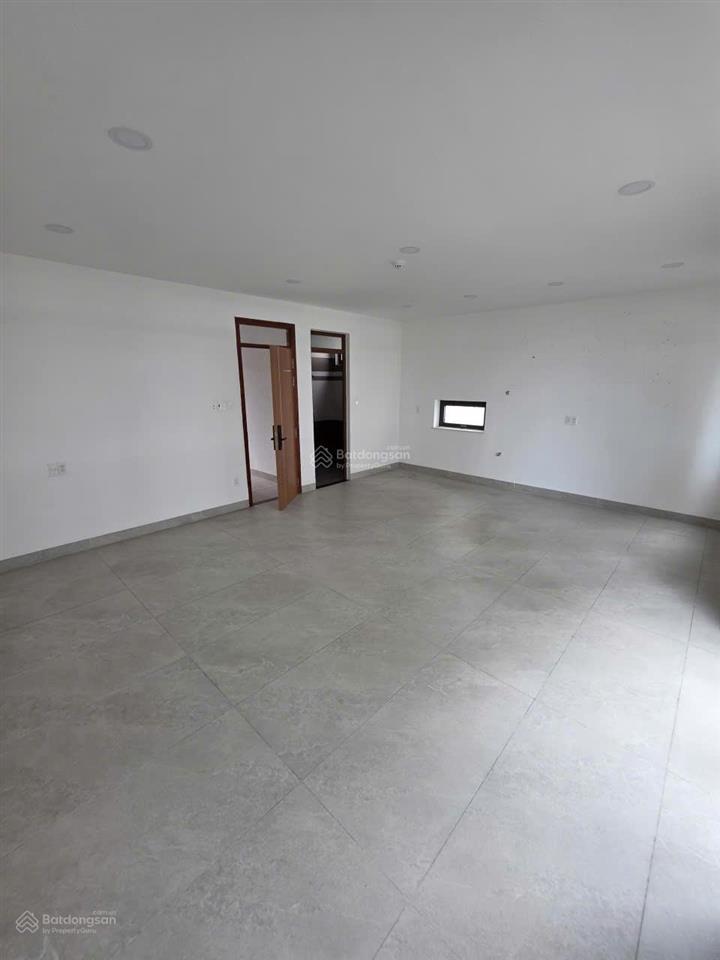 Tòa nhà văn phòng dt 9x21m, hầm 7 tầng cho thuê đường bát nàn, khu đảo kim cương quận 2. giá 150tr