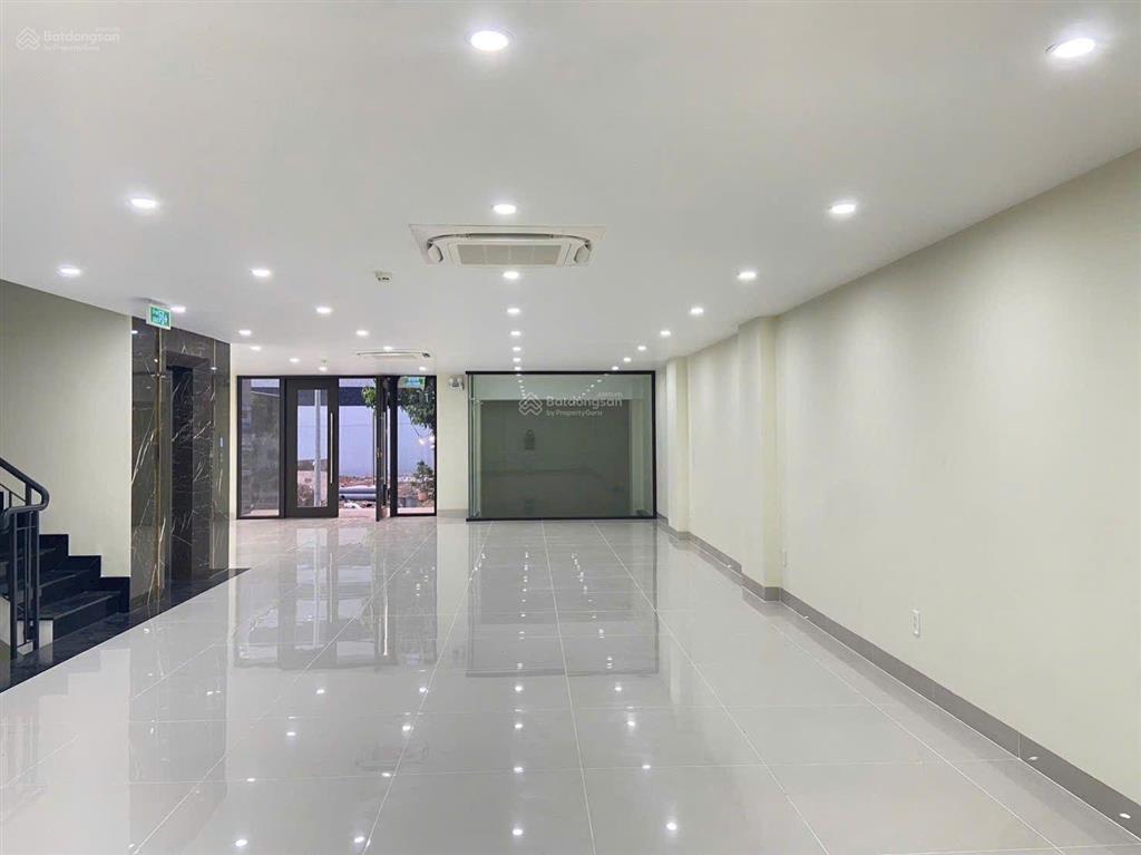 Tòa nhà dt 8x20m, hầm 7 tầng khu đảo kim cương q2 cho thuê. thang máy, máy lạnh, pccc. giá 145tr