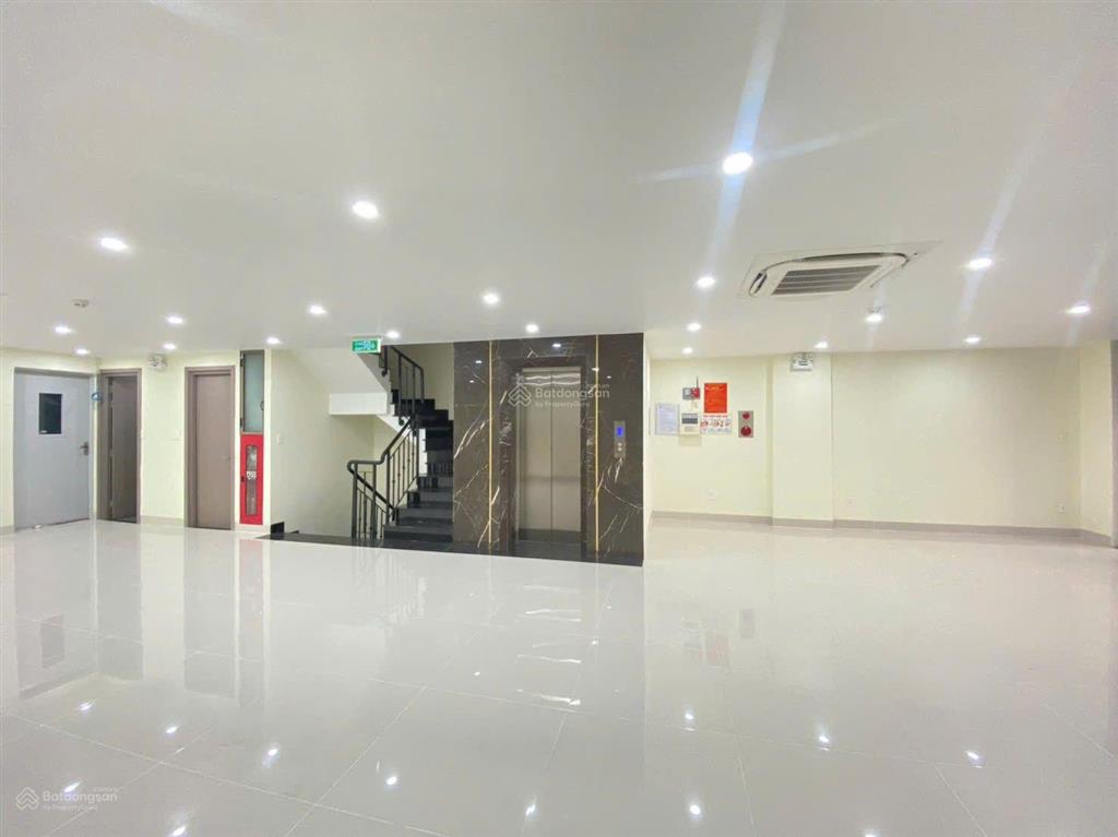 Tòa nhà dt 8x20m, hầm 7 tầng khu đảo kim cương q2 cho thuê. thang máy, máy lạnh, pccc. giá 145tr