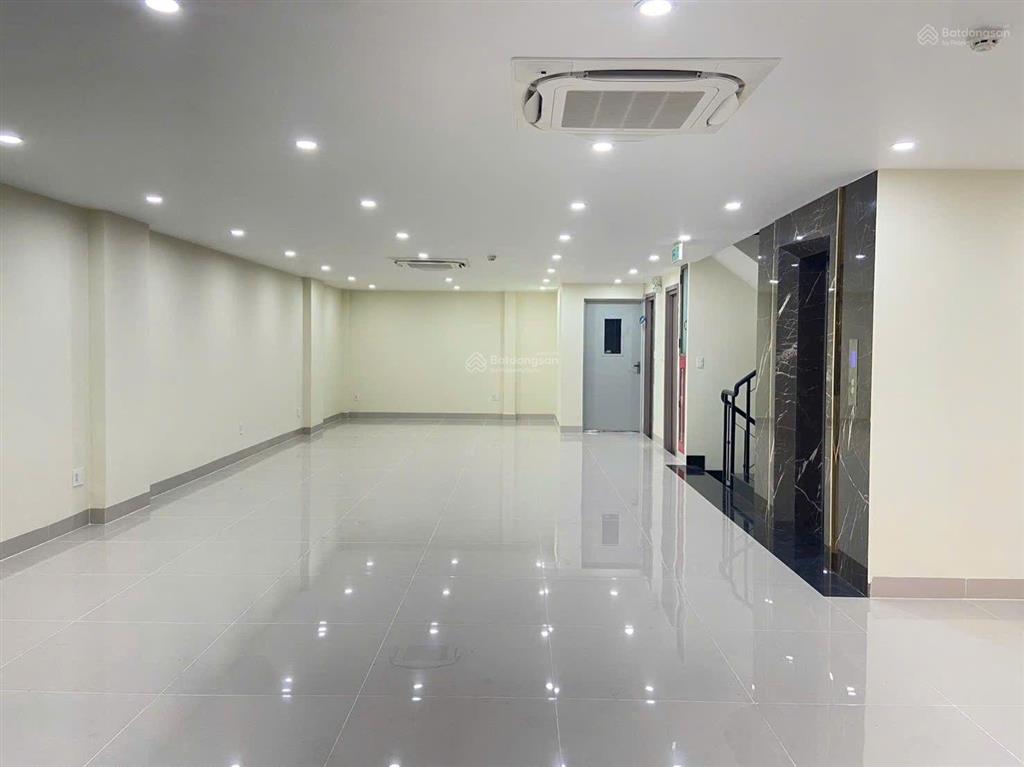 Tòa nhà dt 8x20m, hầm 7 tầng khu đảo kim cương q2 cho thuê. thang máy, máy lạnh, pccc. giá 145tr