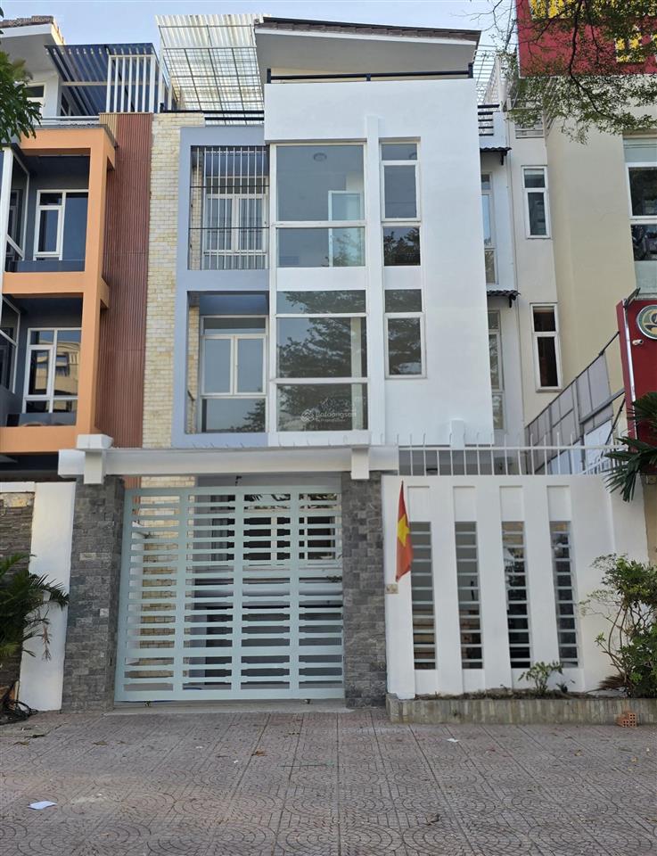 Cho thuê nhà phố dt8x20m, hầm 4 tầng trương văn bang, khu đảo kim cương quận 2.nt cơ bản giá 70tr