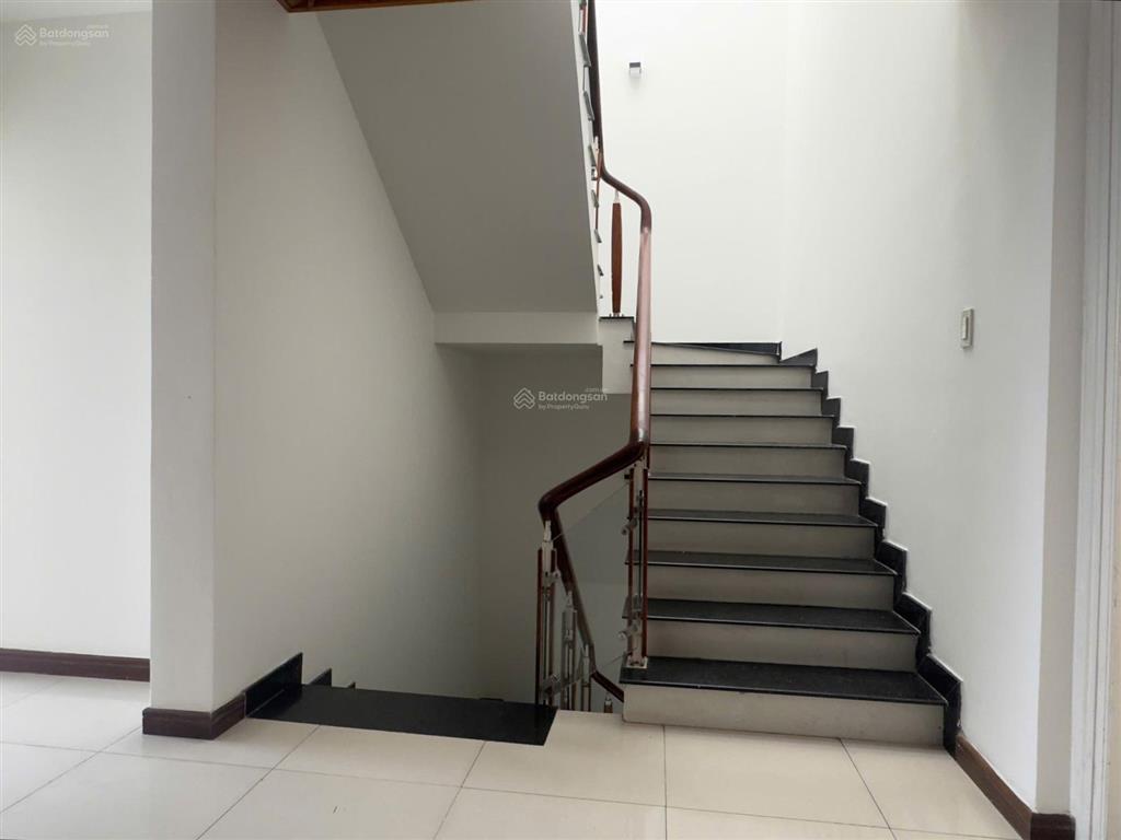 Cho thuê nhà phố dt8x20m, hầm 4 tầng trương văn bang, khu đảo kim cương quận 2.nt cơ bản giá 70tr
