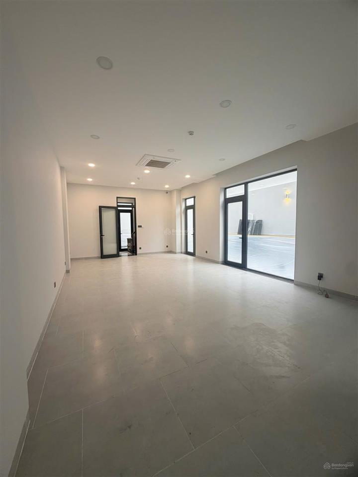 Nhà cho thuê khu đảo kim cương quận 2. dt 7.5x20m, hầm 4 tầng, 2p. có thang máy, máy lạnh. giá 60t