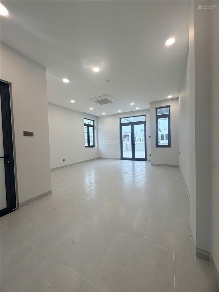 Nhà cho thuê khu đảo kim cương quận 2. dt 7.5x20m, hầm 4 tầng, 2p. có thang máy, máy lạnh. giá 60t