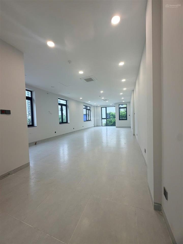 Nhà cho thuê khu đảo kim cương quận 2. dt 7.5x20m, hầm 4 tầng, 2p. có thang máy, máy lạnh. giá 60t