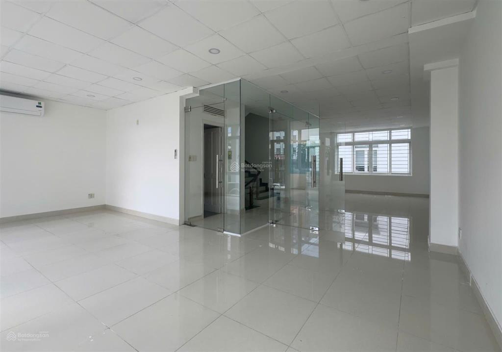 Nhà cho thuê khu đảo kim cương quận 2. dt 8x20m, hầm 4 tầng, 3 phòng cn. có máy lạnh. giá 70 triệu