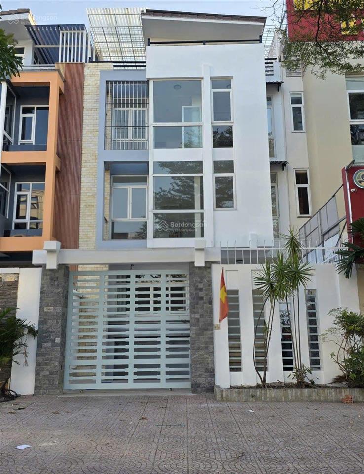 Nhà cho thuê khu đảo kim cương quận 2. dt 8x20m, hầm 4 tầng, 3 phòng cn. có máy lạnh. giá 70 triệu