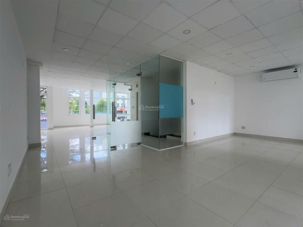 Nhà cho thuê khu đảo kim cương quận 2. dt 8x20m, hầm 4 tầng, 3 phòng cn. có máy lạnh. giá 70 triệu