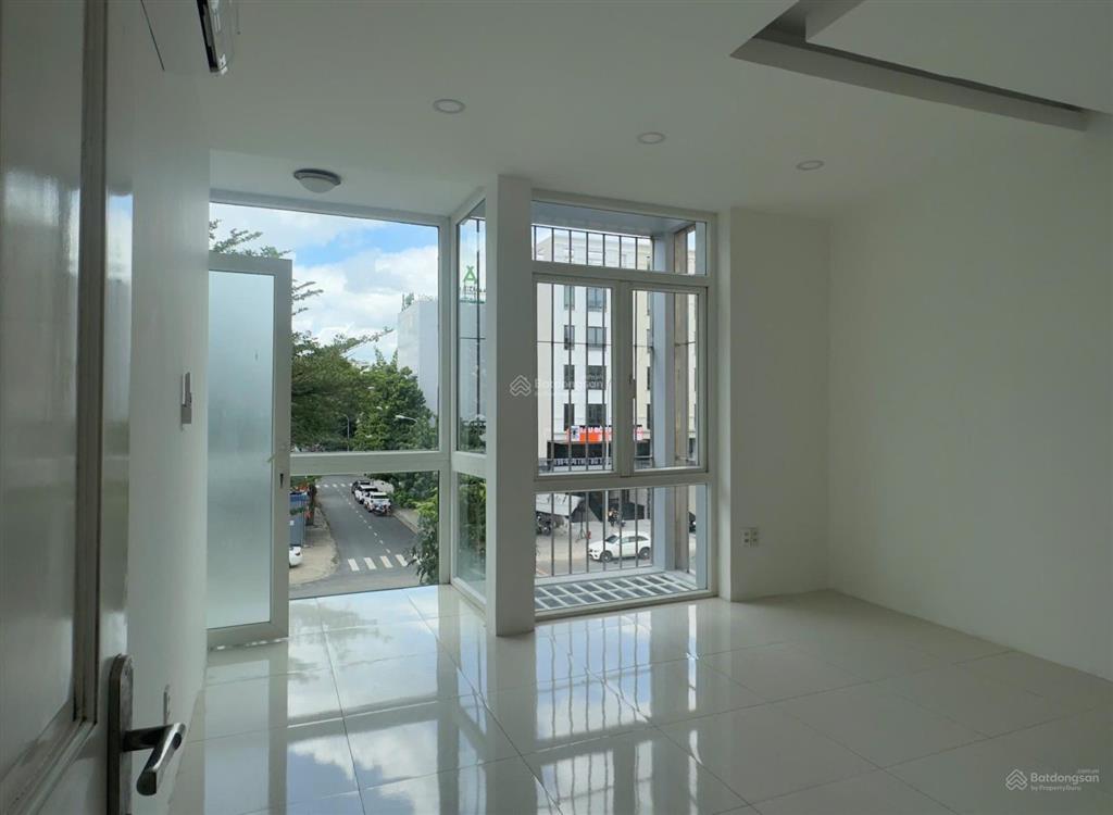 Nhà cho thuê khu đảo kim cương quận 2. dt 8x20m, hầm 4 tầng, 3 phòng cn. có máy lạnh. giá 70 triệu