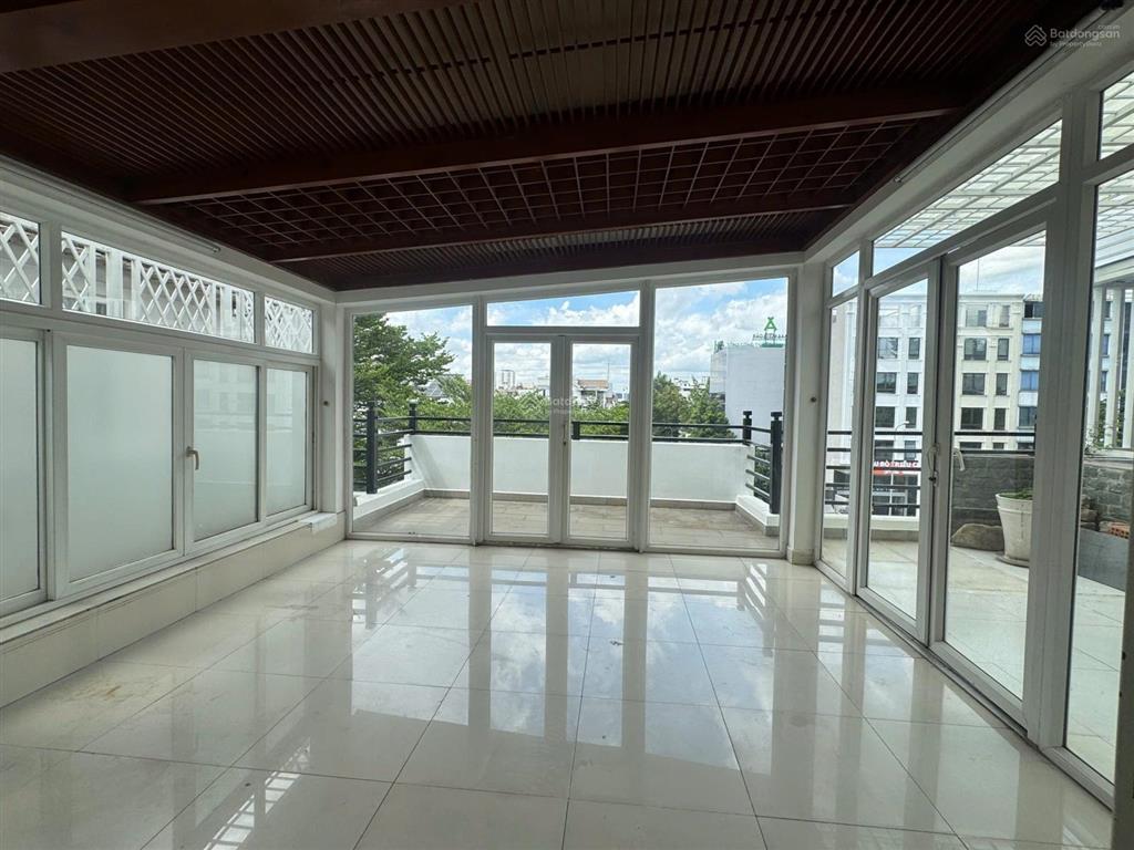 Nhà cho thuê khu đảo kim cương quận 2. dt 8x20m, hầm 4 tầng, 3 phòng cn. có máy lạnh. giá 70 triệu