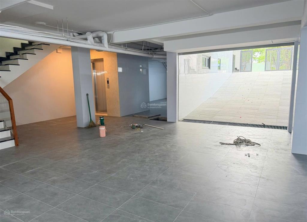 Nhà cho thuê dt 10x18m, hầm 4 tầng khu thạnh mỹ lợi, quận 2. thang máy, máy lạnh, pccc. giá 90tr/th