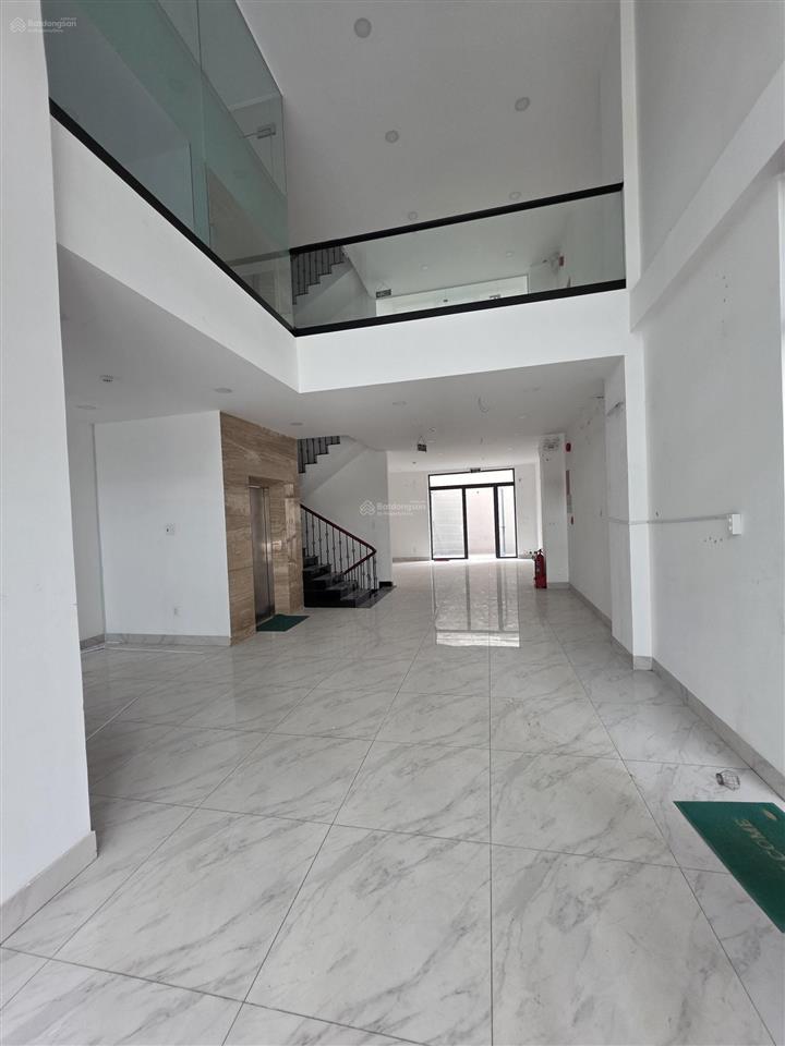 Tòa nhà dt 9x21m, hầm 7 tầng mặt tiền bát nàn khu đảo kim cương q2. thang máy, pccc. giá 117 triệu