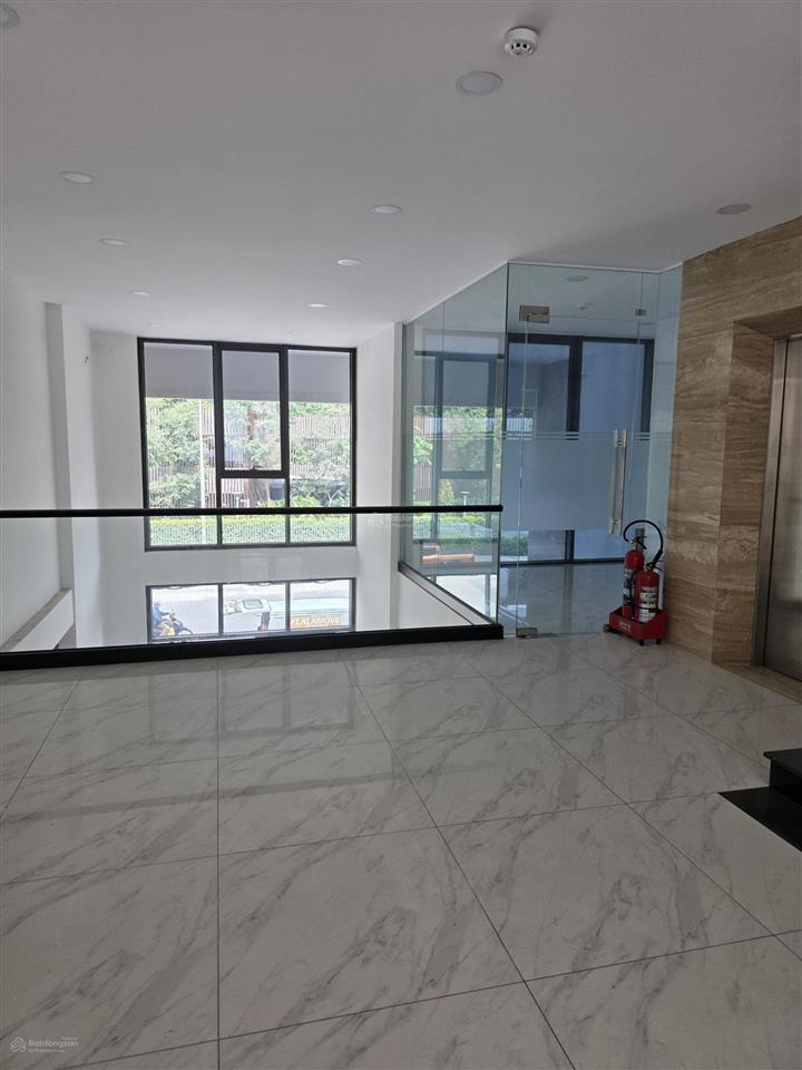 Tòa nhà dt 9x21m, hầm 7 tầng mặt tiền bát nàn khu đảo kim cương q2. thang máy, pccc. giá 117 triệu
