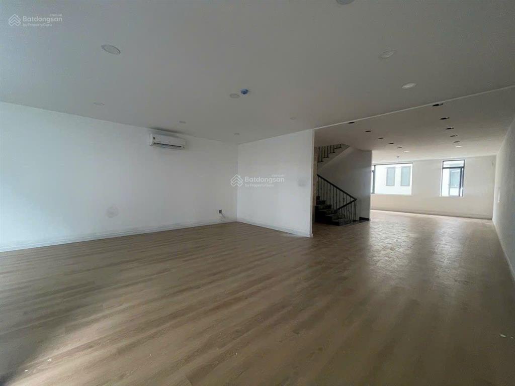 Tòa nhà dt 9x21m, hầm 7 tầng mặt tiền bát nàn khu đảo kim cương q2. thang máy, pccc. giá 117 triệu