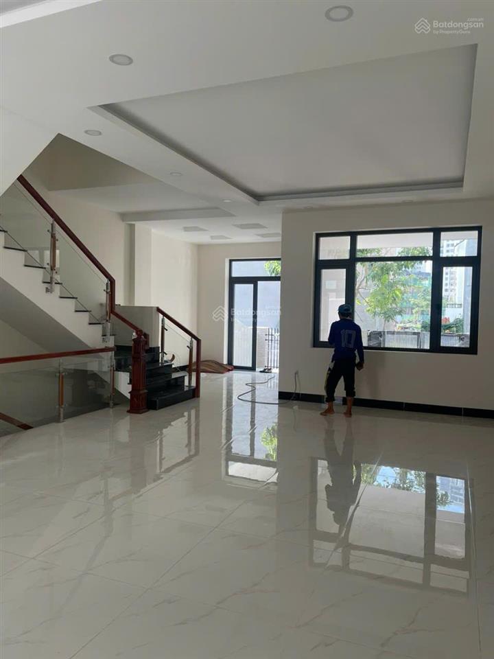 Nhà cho thuê khu đảo kim cương quận 2. dt 7x18m, hầm 4 tầng sàn trống, 3p, có máy lạnh. giá 50tr