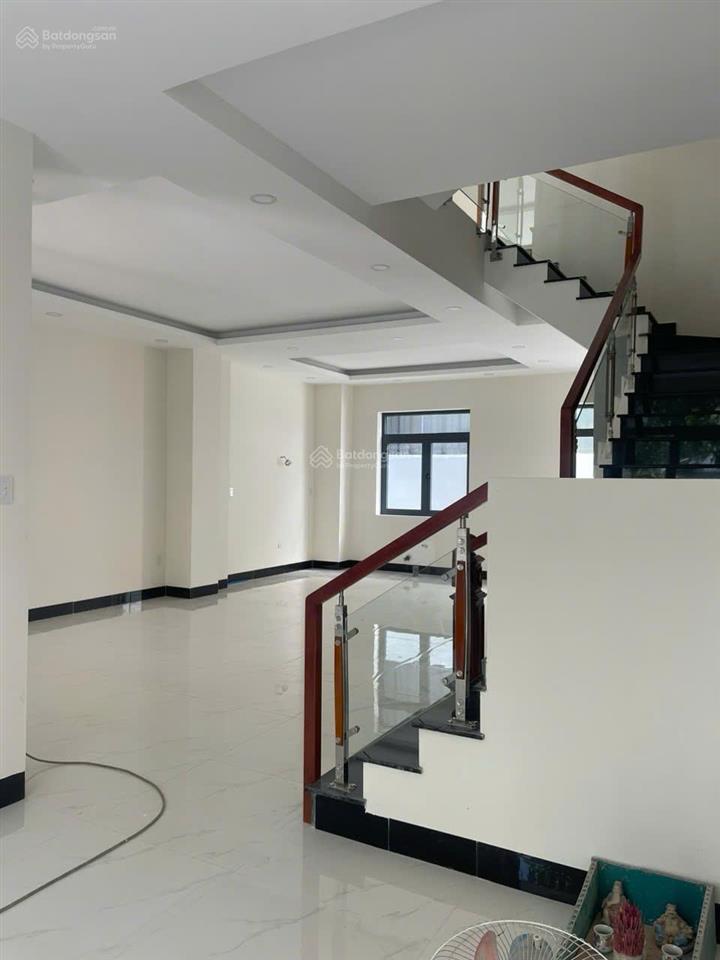 Nhà cho thuê khu đảo kim cương quận 2. dt 7x18m, hầm 4 tầng sàn trống, 3p, có máy lạnh. giá 50tr