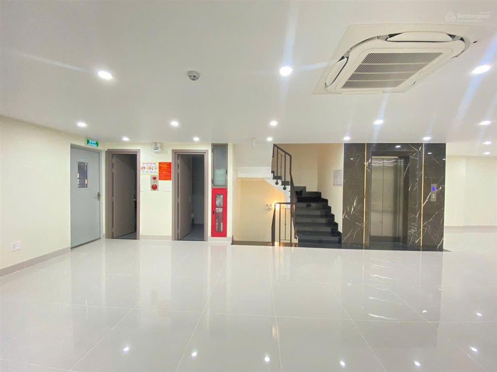Nhà góc 2mt đường nguyễn văn kỉnh q2 cho thuê. dt 10x20m, hầm 4 tầng thang máy, máy lạnh. giá 90tr
