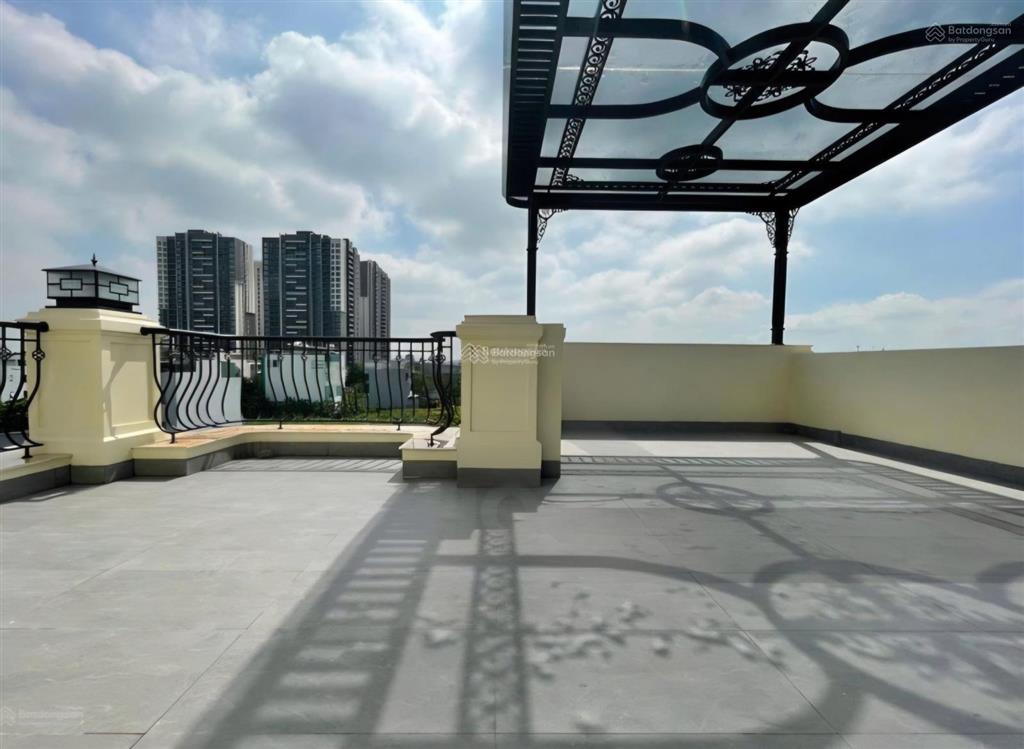 Nhà góc 2mt đường nguyễn văn kỉnh q2 cho thuê. dt 10x20m, hầm 4 tầng thang máy, máy lạnh. giá 90tr