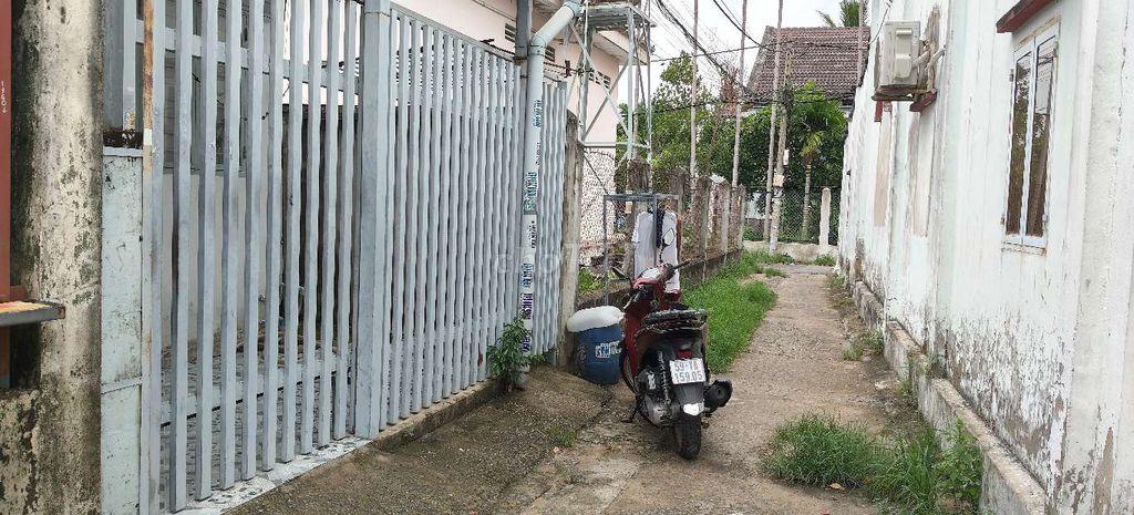 BÁN NHÀ HÓC MÔN - Ô TÔ ĐẬU CỬA - DT KHỦNG - GIÁ RẺ.