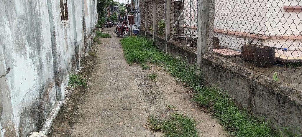 BÁN NHÀ HÓC MÔN - Ô TÔ ĐẬU CỬA - DT KHỦNG - GIÁ RẺ.