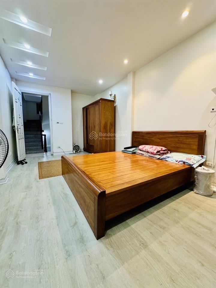 Yên xá  5t  ô tô ngủ trong nhà. giá 11 tỷ. cần bán nên giảm sâu