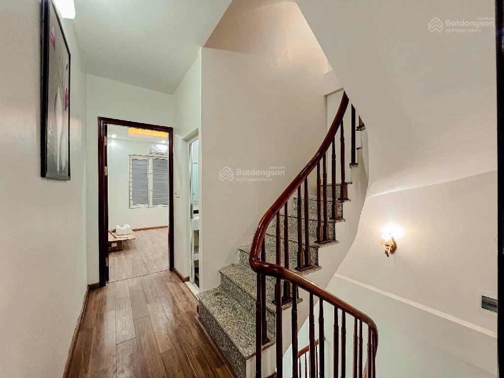 Văn quán  nhà đẹp ở ngay  20m ra ô tô tránh đỗ  tặng full nội thất
dt38/40  5 tầng