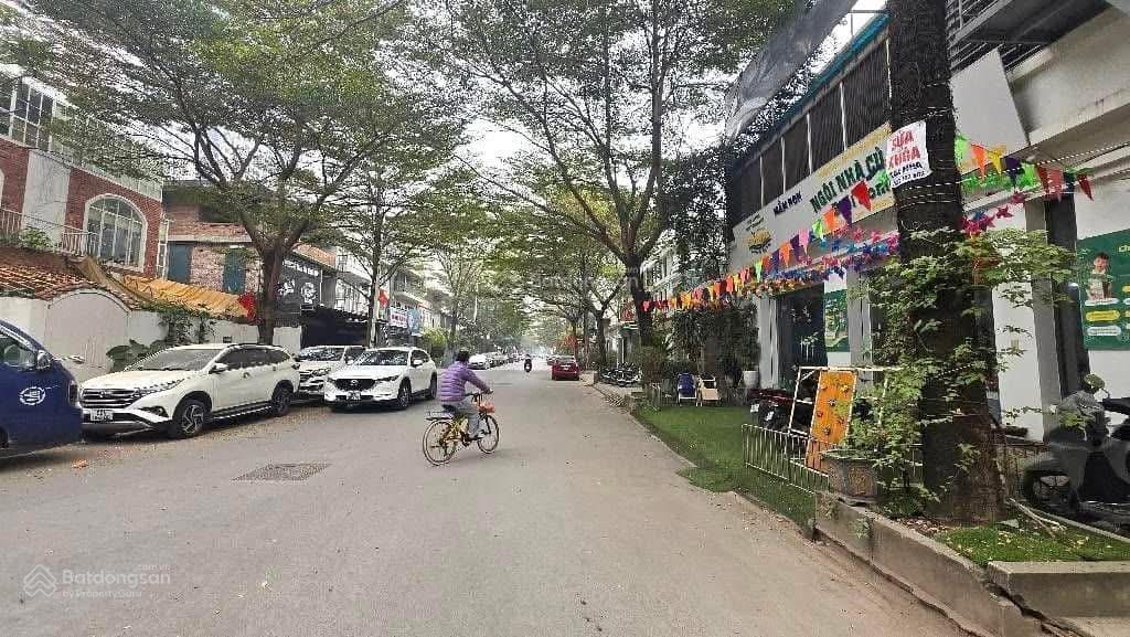 Siêu biệt thự văn khê lô góc 448m2 x 3 tầng chỉ hơn 100 triệu/m2