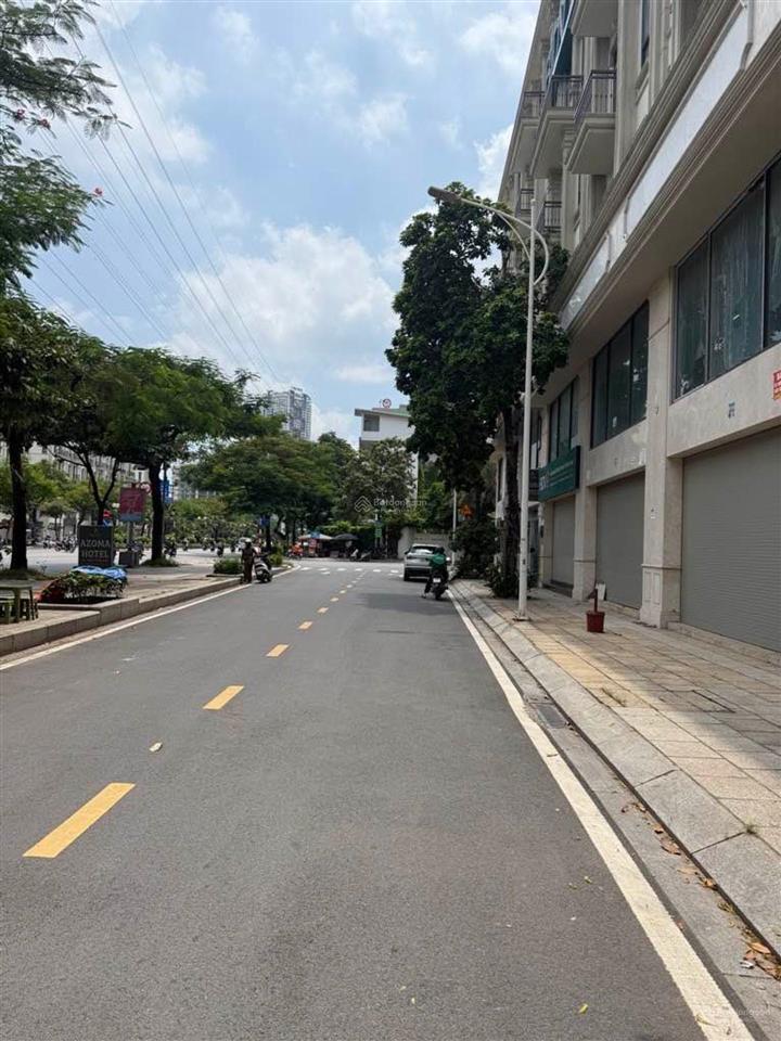 Liền kề thô, ô thang máy kđt him lam vạn phúc  rẻ nhất khu vực
2 mặt đường trước sau