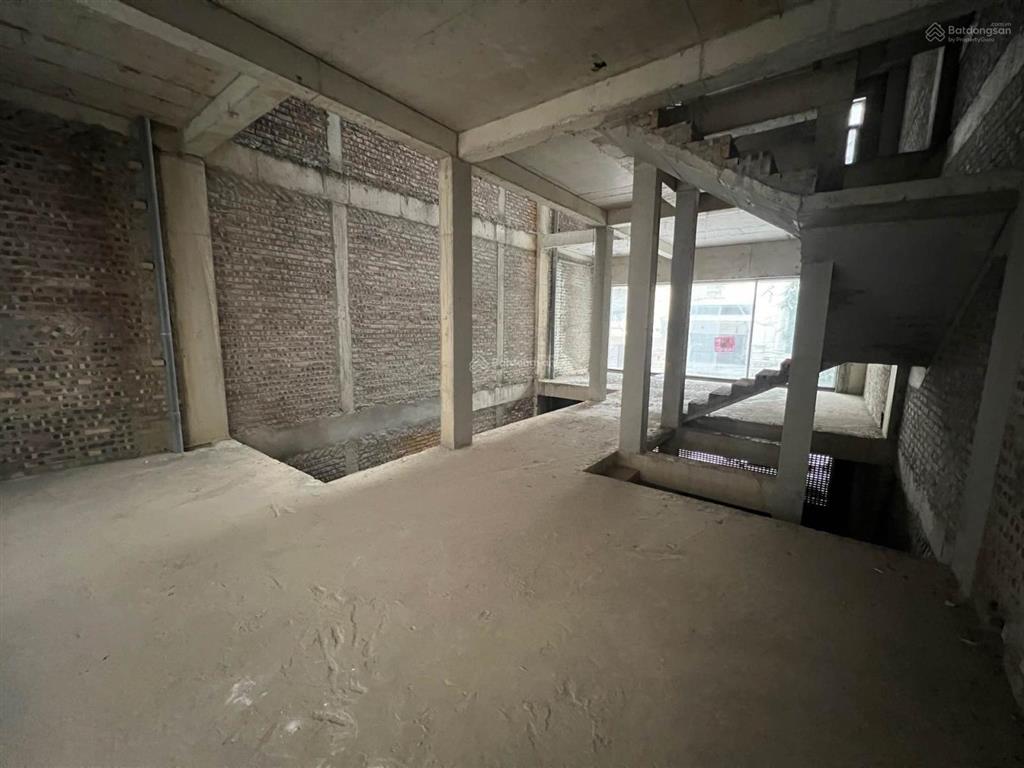 Liền kề thô, ô thang máy kđt him lam vạn phúc  rẻ nhất khu vực
2 mặt đường trước sau