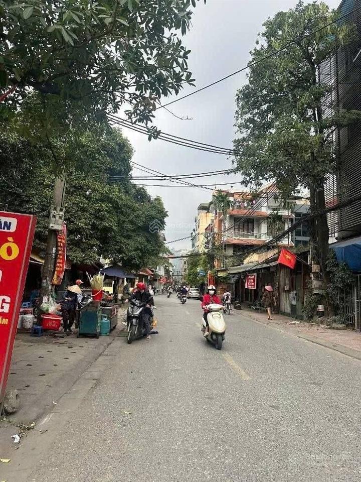 Hàng xóm park city  hà đông
dt28m3  giá 6.1 tỷ 100m2 ra lê trọng tấn ô tô đỗ trước nhà
sẵn nhà