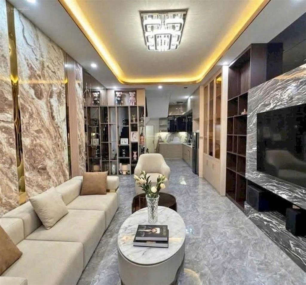 Cần bán nhà tđc ngô thì nhậm nhà đẹp 5 tầng. giá 12.9 tỷ