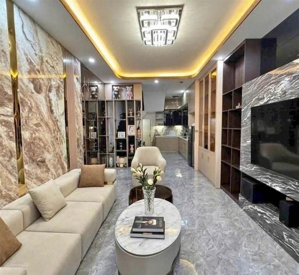 Cần bán nhà tđc ngô thì nhậm nhà đẹp 5 tầng. giá 12.9 tỷ