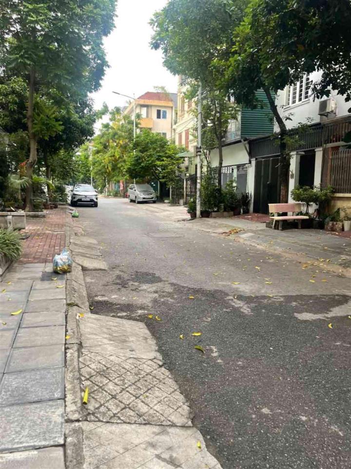 Cần bán lk thô văn khê  không lỗi lầm  83m2  5tầng  giá đẹp