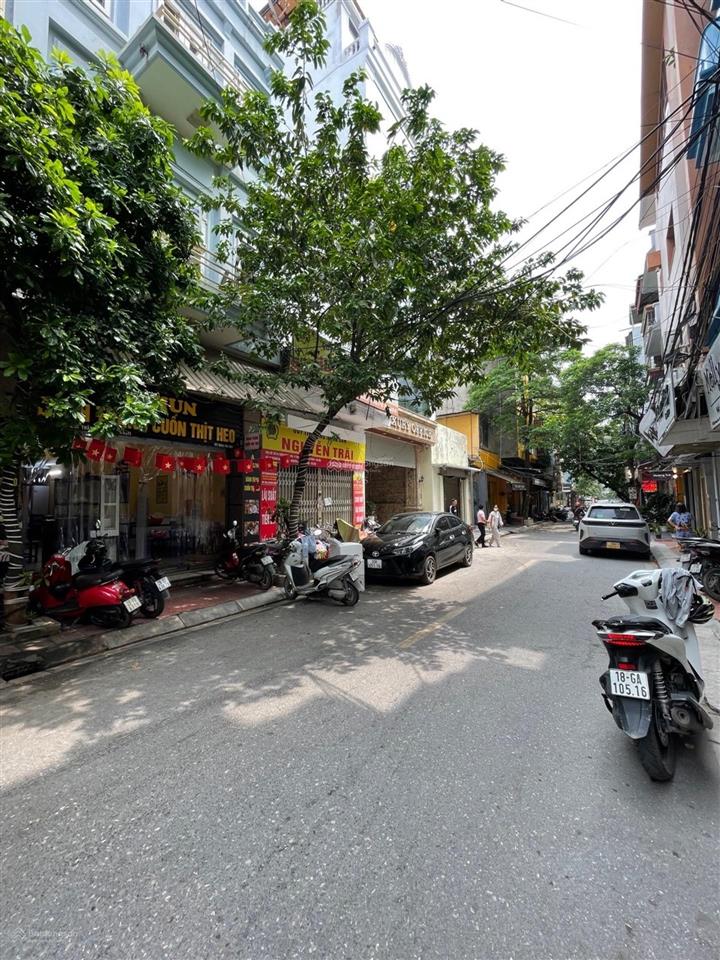 Hoàng hoa thám  hà đông. phố gần như không có nhà bán. phân lô  3 ô tô tránh  giá siêu tốt