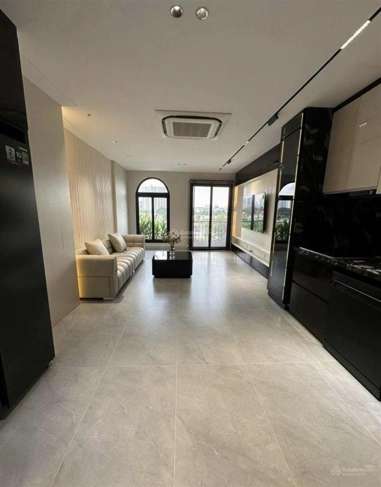 Mặt phố phân lô  lô góc  ô tô tránh  vỉa hè  kinh doanh đỉnh. chỉ 10.8 tỷ