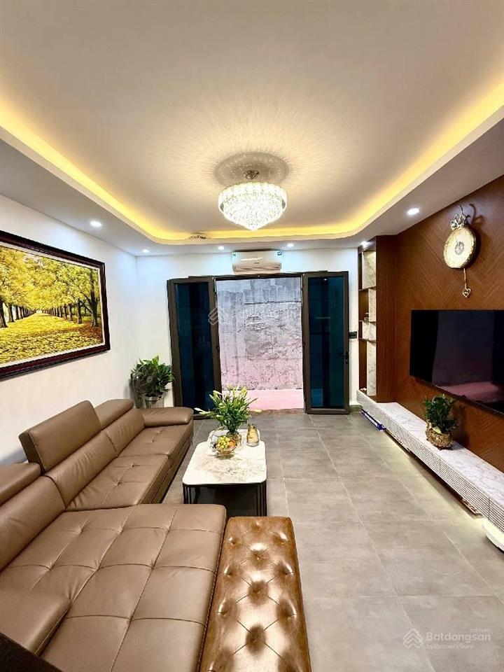 Cần bán nhà học viện an ninh  5 tầng. giá 8,8 tỷ. khu vực hiếm nhà bán