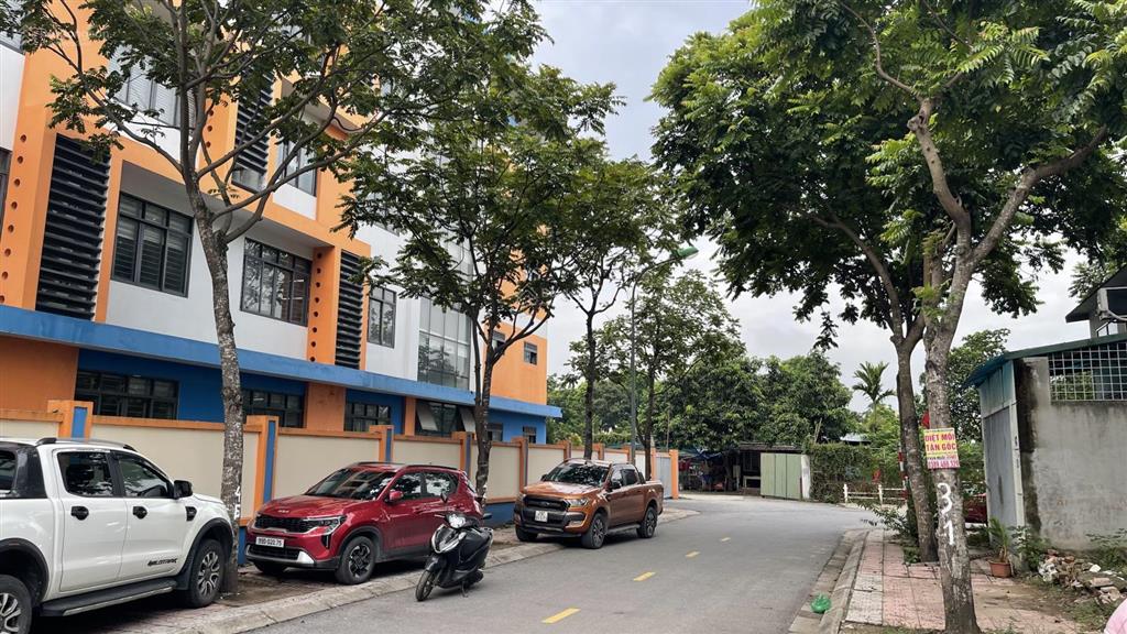 Bán 90m2 đất phố việt hứng viar hè ô tô tránh kinh doanh