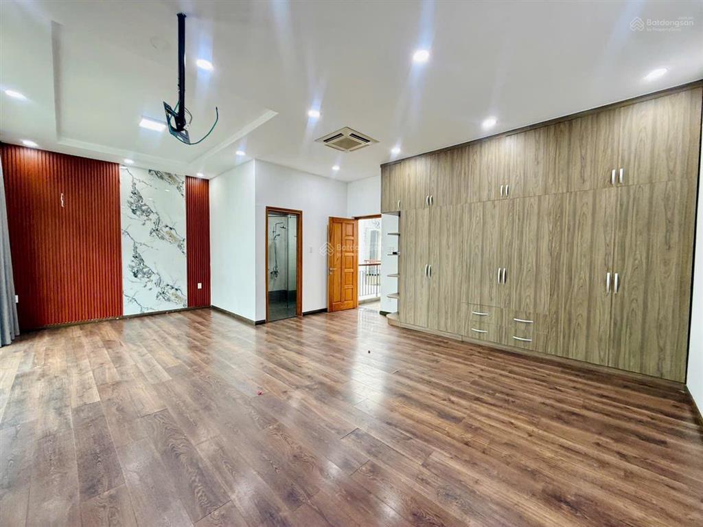 Bán biệt thự mini ngang 8m có ô tô đậu trong nhà chỉ 12 tỷ 5 ngay gần chợ vườn lài
