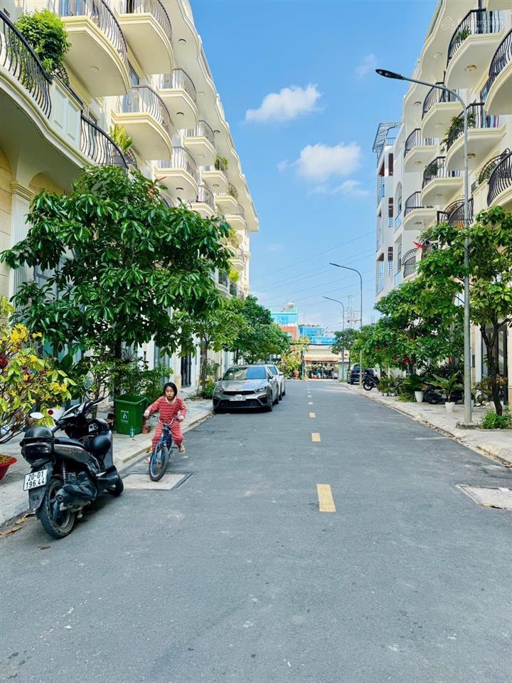 Nhà zenta home thạnh lộc 16  chợ cầu đồng 1 trệt 1 lửng  3 lầu, đường 12m khu biệt thự khép kín