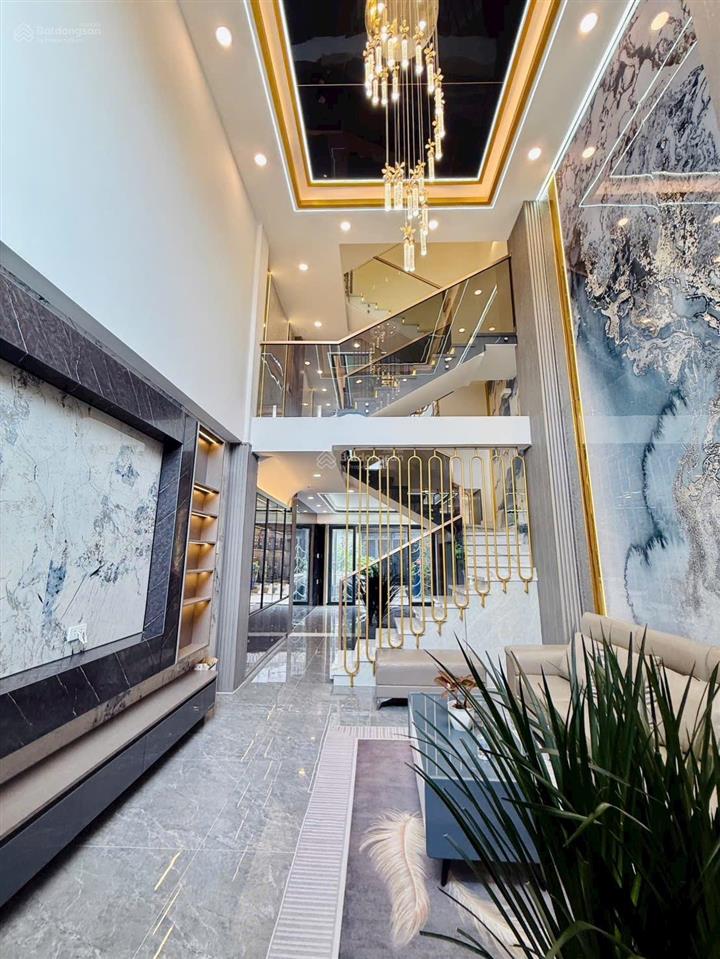 Bán nhà thạnh lộc 19, nhà mới xây đẹp 1 lửng 3 lầu, xe hơi đỗ cửa, gần sát bên chợ cầu đồng