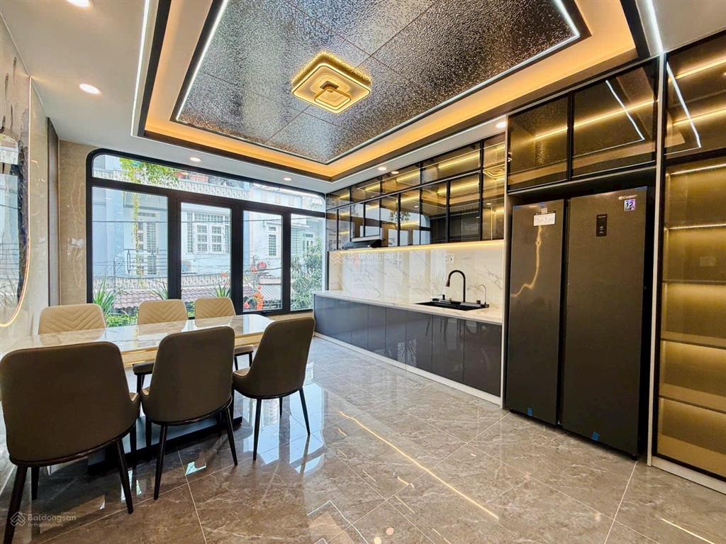 Bán nhà thạnh lộc 19, nhà mới xây đẹp 1 lửng 3 lầu, xe hơi đỗ cửa, gần sát bên chợ cầu đồng