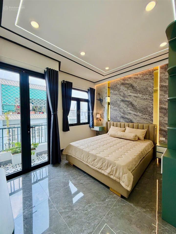 Bán nhà thạnh lộc 19, nhà mới xây đẹp 1 lửng 3 lầu, xe hơi đỗ cửa, gần sát bên chợ cầu đồng