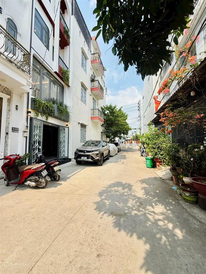 Bán nhà thạnh lộc 19, nhà mới xây đẹp 1 lửng 3 lầu, xe hơi đỗ cửa, gần sát bên chợ cầu đồng