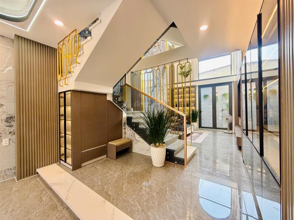 Bán nhà thạnh lộc 19, nhà mới xây đẹp 1 lửng 3 lầu, xe hơi đỗ cửa, gần sát bên chợ cầu đồng